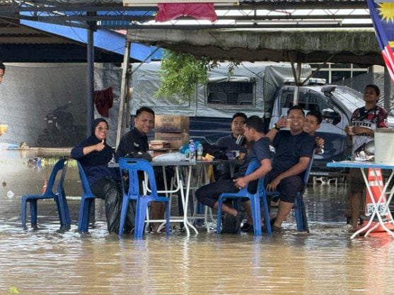 AS251005AHPB01-557x418