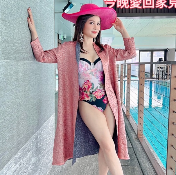 1063094745720426496916378