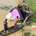 巴士司机疲劳驾驶 直接开进河13死24伤