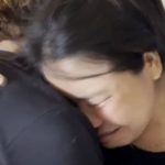 水势汹涌无路可逃 妻子泪别亡夫