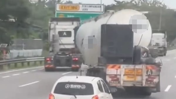 251119CMKfb76b-Tank-truck