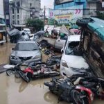 合艾水退去后满目疮痍 汽车摩哆堆叠成山