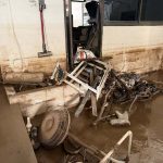 合艾水灾后如末日 业者泪回店面:重新站起来