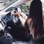 女子车内遭持刀抢劫 开到警察局前故意追尾