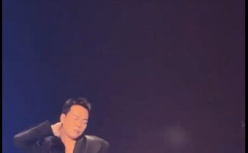 表演激情到自摸 Laughing哥舞姿夸张被酸