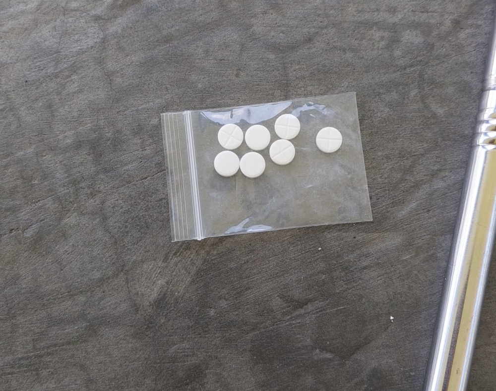 LELAKI-TEMPATAN-DITAHAN-MILIKI-PIL-DISYAKI-NOSPAN-DALAM-OP-TAPIS-KHAS-DI-KABONG-3-1000x789