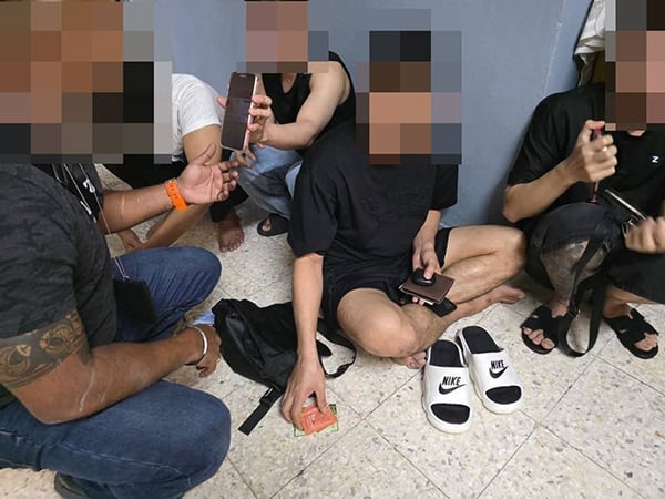 Sex-massage-parlor-251119-a4-noresize