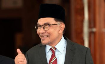 安华宣布拨5亿令吉 加速修复全国水灾毁坏设施