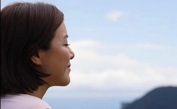 视帝太太运动风爆棚 T恤挡不住完美身材