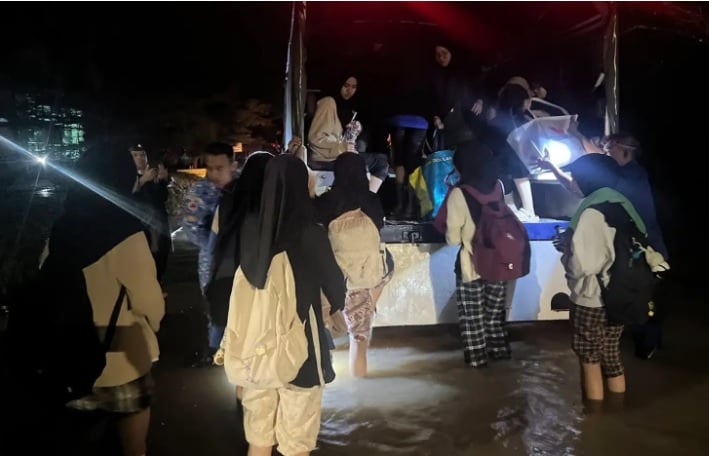 e58db3e697b6e59bbde58685e4baa4e59b9ee5a4a7e58c97e9a9ace8b79fe8bf9befbc9ae69ab4e99ba8e5bc95e58f91e6b4aae781be-e78ebbe59bbde4b8ad107