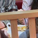 寿司店吃手撕鸡薯条 不听劝还乱丢垃圾