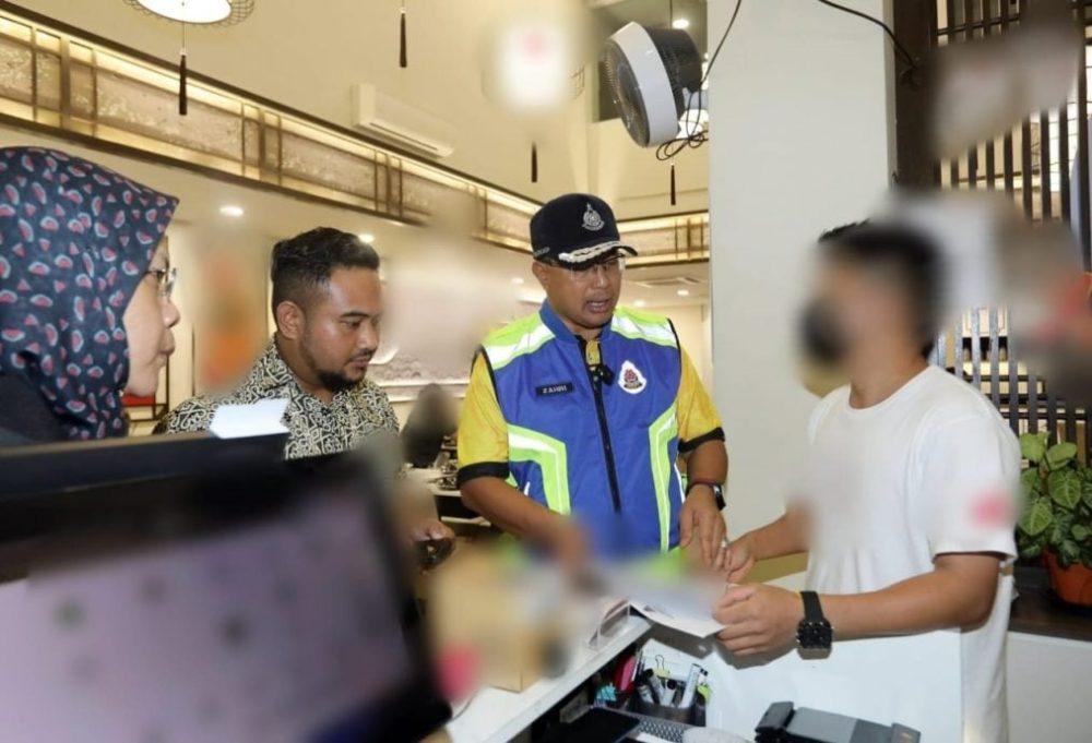 e5a4a7e983bde4bc9a-mbpje6a380e69