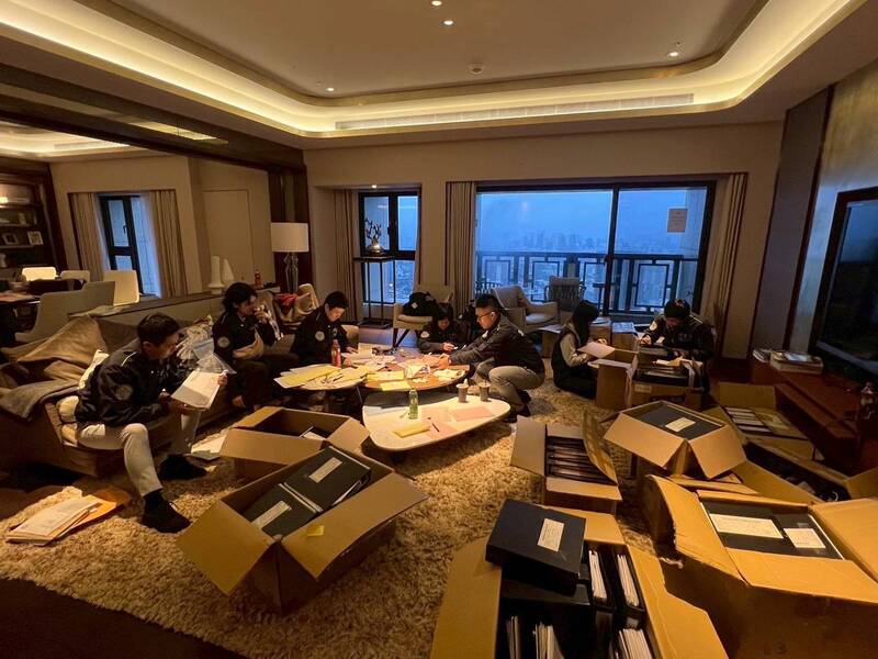 e5a4aae5ad90e99b86e59ba2e8a2abe68fade59ca8e697a5e69cace5bc80e8aebe3e585b3e88194e585ace58fb8e38080e79691e6b689e6b497e992b1