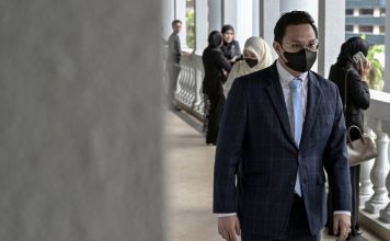 收贿罪成关6年罚880万 前部长秘书当庭痛哭