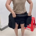 裙底藏229条活鱼 女子闯关被当场抓包