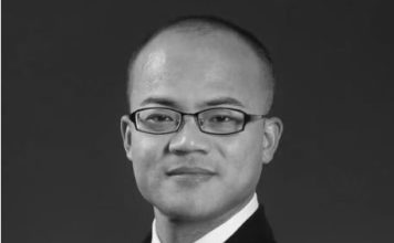 平时生活规律不碰烟酒 男子打羽球突然猝死