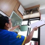 华裔男臂卡水管2小时 楼下也遭殃