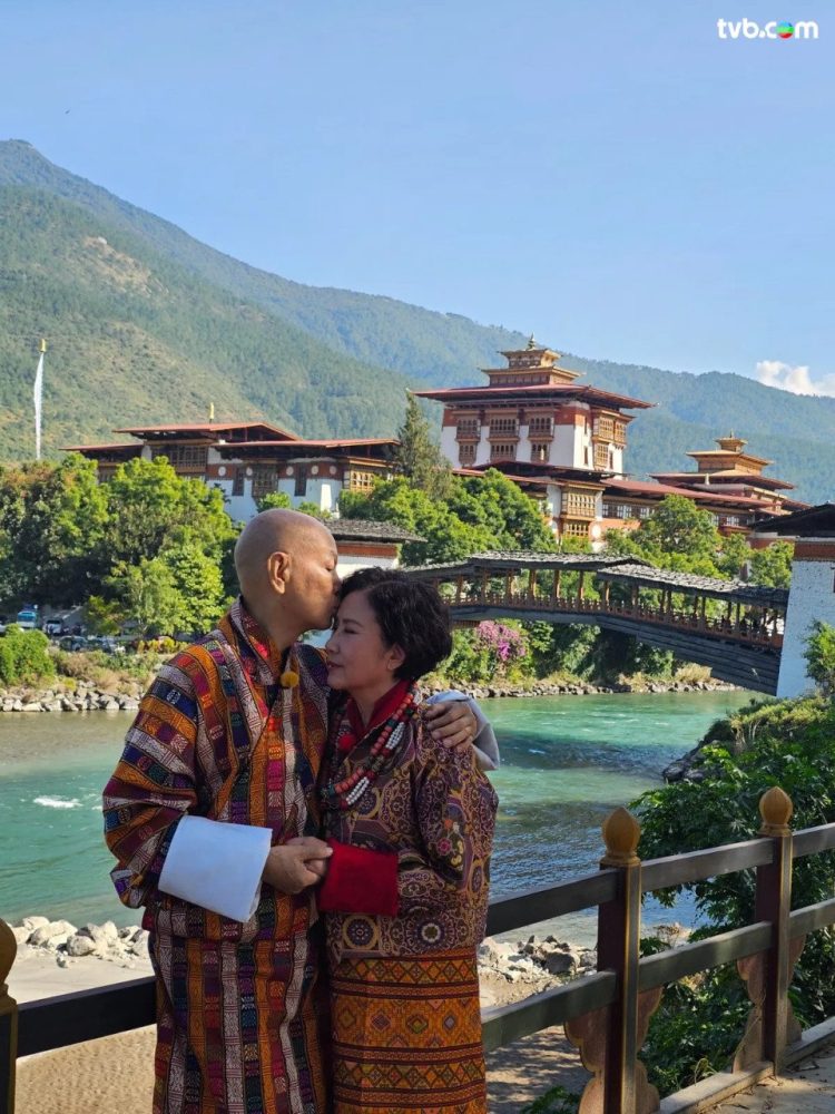 ezgif-8ebeb489c4aada9a