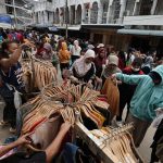 洪灾后清仓大甩卖 商家降价80% 回本维生