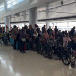 滥用优先登机系统 机场现轮椅大军排队登机