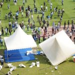 梅西只留10分钟引不满 千人冲上赛场狂砸设施