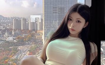 健身女神进军成人平台 上围惊人“边走边晃”