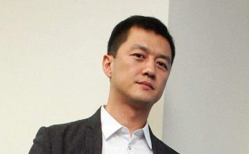 李亚鹏“第四个女儿” 泪目重逢诉感恩