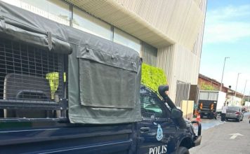 酒店9楼坠落砸中车顶 女子当场身亡