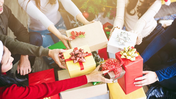 20211206-xmasgiftsforfd-750x422