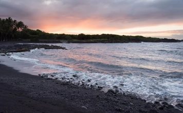 男子离家失踪1年多 两脚骨骸穿鞋袜冲上海岸