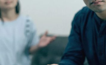 夫妻为卖屋闹翻 双双破产仍跨国打官司