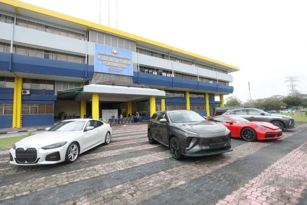 20251215-Chinapress-123-me251215TSMc02-174410