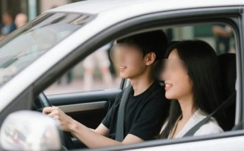 03年男友外遇80后阿姨 02年女友被蒙在鼓里