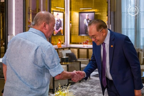 251217CMKfb55d-Anwar_Agong