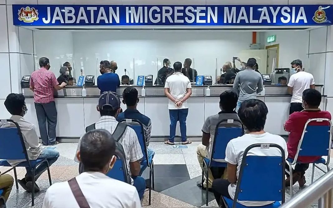 5609f0f6-immigration-counters-bernama-270824