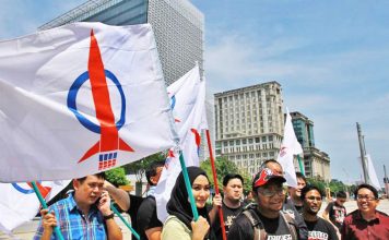 人民的声音如“当头棒喝” 火箭领袖:党中央已听见了