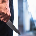 男子刺伤3中学生后 当场坠楼身亡