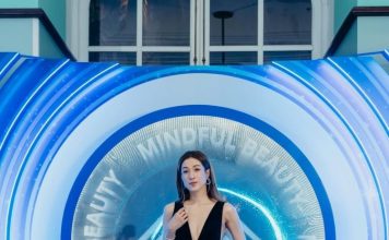 锺嘉欣晚宴秀傲人曲线 甜笑萌感秒杀网友心