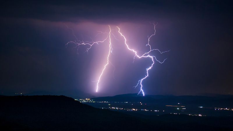 PIXX-20230307-ENVATO-LIGHTNING-1