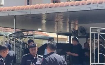 扬言自己“枪法很准” 华裔男亮枪恐吓邻居