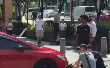 华裔男拒捕直接开车逃 警员被拉进车内遭拖行