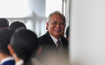 控方寻求判纳吉 20年监禁罚113.9亿