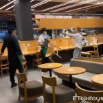 29岁男抱娃娃诡异自语 还拿椅子砸starbucks店员