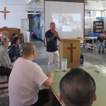 华裔男沉沦毒海三十年 哥哥失一条腿后他才醒悟