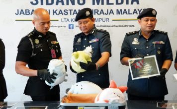 毒品伪装成可爱娃娃 2毒贩在机场当场被逮捕