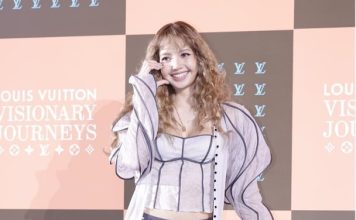 颠覆韩娱咖位 Lisa站C位刷屏全网