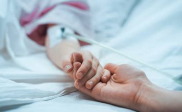 打完点滴家长自行带走 2岁男童深夜返院已身亡