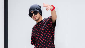 曾合作贺岁曲 王彩樺曝黄明志真面目