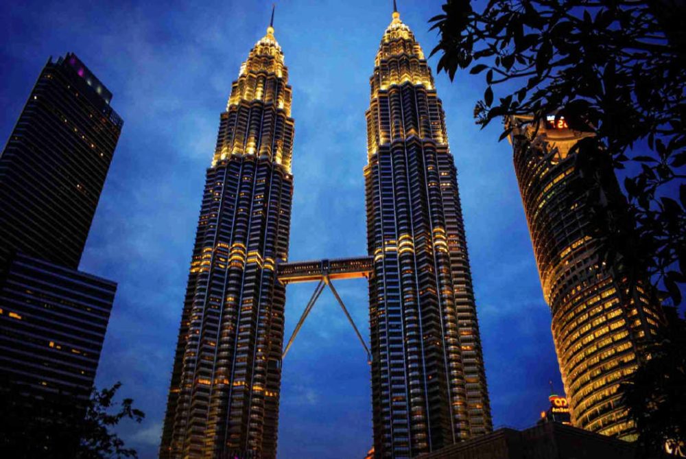 kuala-lumpur-malaysia-petronas-towers-metropolitan-area-skyscraper-landmark-1597323-pxhere.com_-scaled