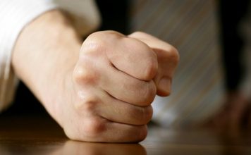 00后孩子工作太累 妈妈竟致电主管“兴师问罪”